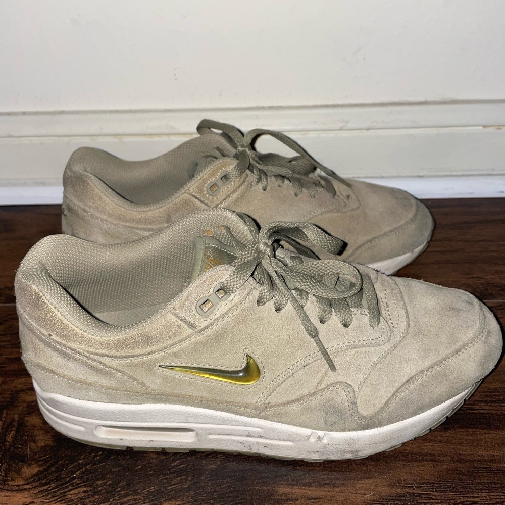 Green air max shoes
